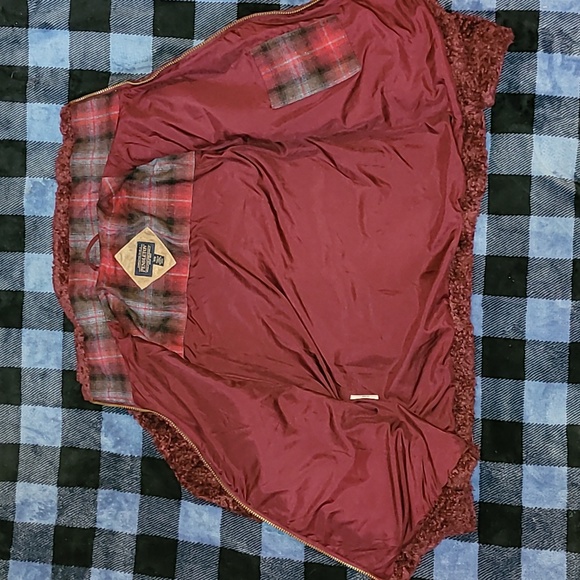 Pendleton. Heavy-lined, full-zip, fuzzy fleece. Women's size Medium. - Picture 9 of 15
